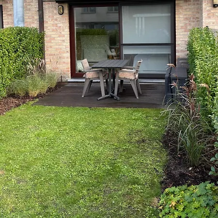 Op Het Gelijkvloers Met Tuintje Nabij
